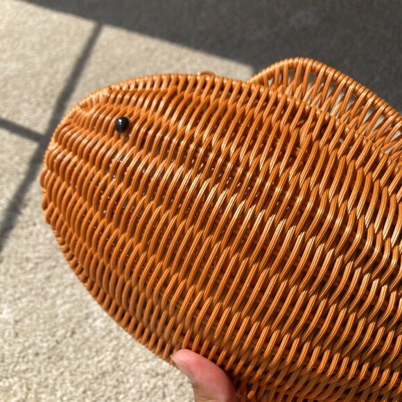 Tommy Bahama Rattan Gold Fish Bag - Picture 2 of 6